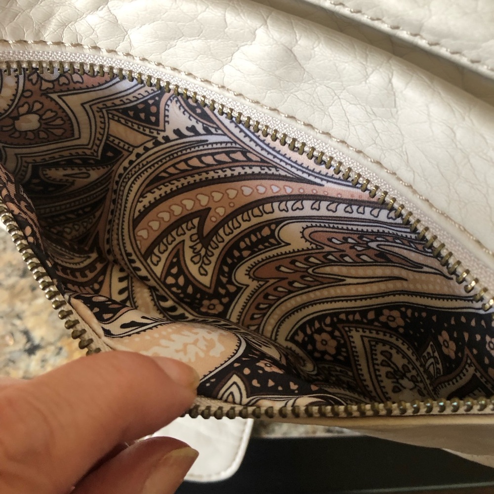 Elegant Vegan Leather Women's Crossbody Bag 👜 Color Taupe Adjustable Strap - Picture 5 of 14